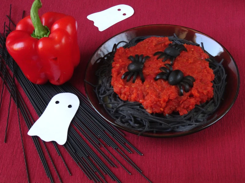 Makaron z czarnej fasoli na Halloween