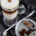 Dyniowe latte - najlepsza kawa z dodatkiem syropu dyniowego z przyprawami
