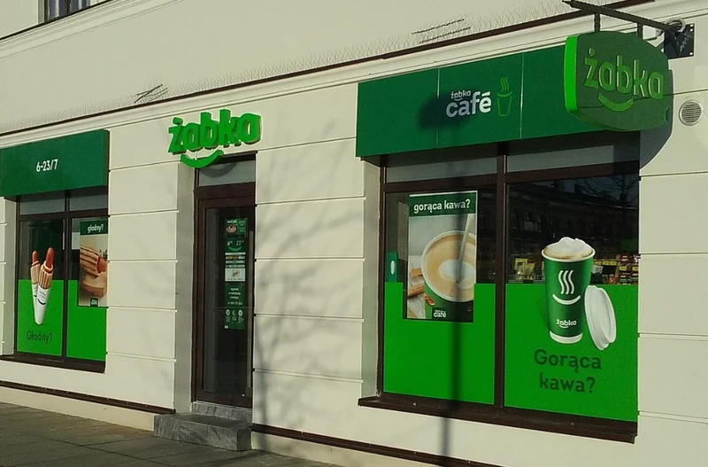 Żabka zmienia się w bank? Sklep wprowadza rewolucyjne usługi!