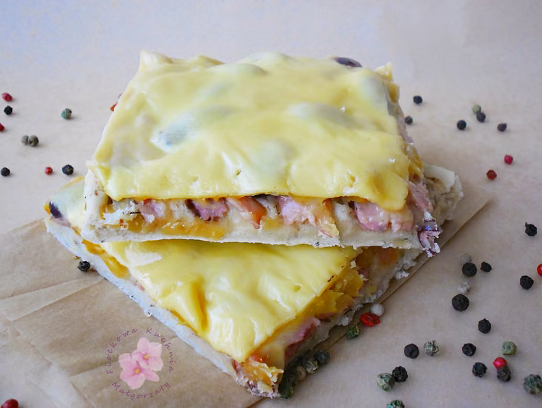 Pizza z dynią i konfiturą żurawinową