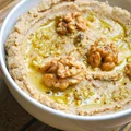 Hummus daktylowy z orzechami