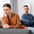 Zdradził mnie z moją przyjaciółką – a teraz chce, żebym zapomniała i żyła dalej” [LIST]