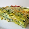 Lasagne z jarmużem, suszonymi pomidorami i ricottą