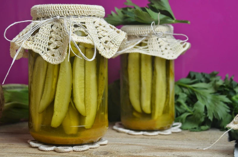 Ogórki w zalewie curry