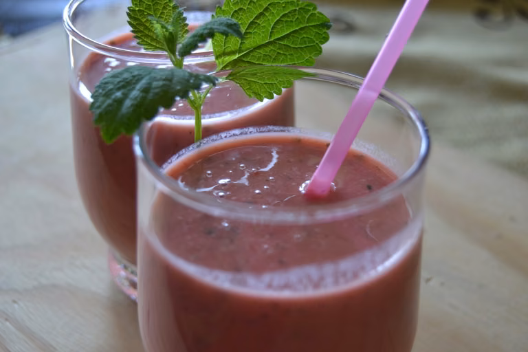 Lassi truskawkowo imbirowe