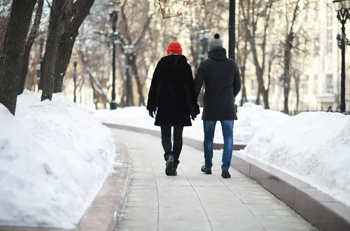 1700 zł dla każdego obywatela? Dochód podstawowy wciąż bez decyzji