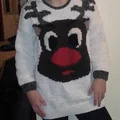 świąteczny sweter z reniferem na drutach
