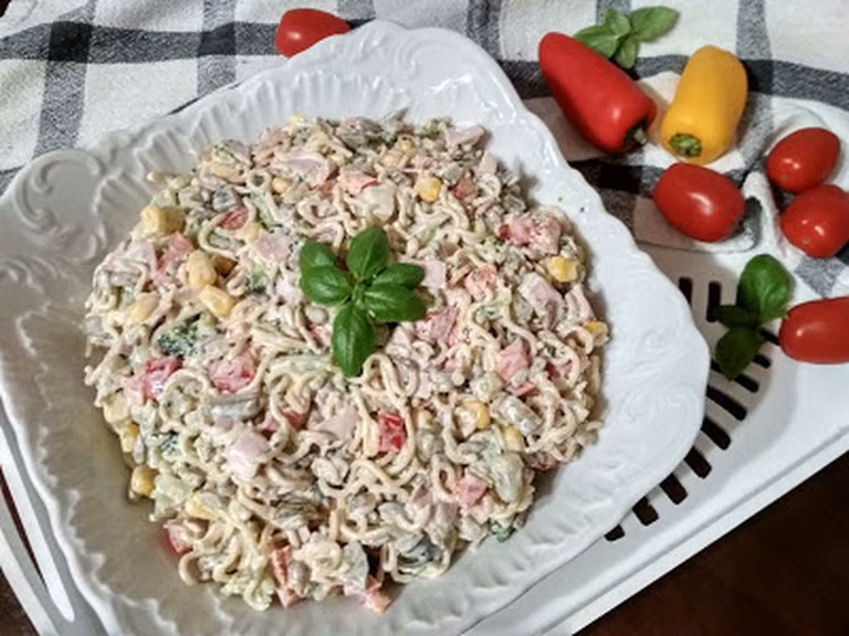 Sałatka z zupki chińskiej ze słonecznikiem