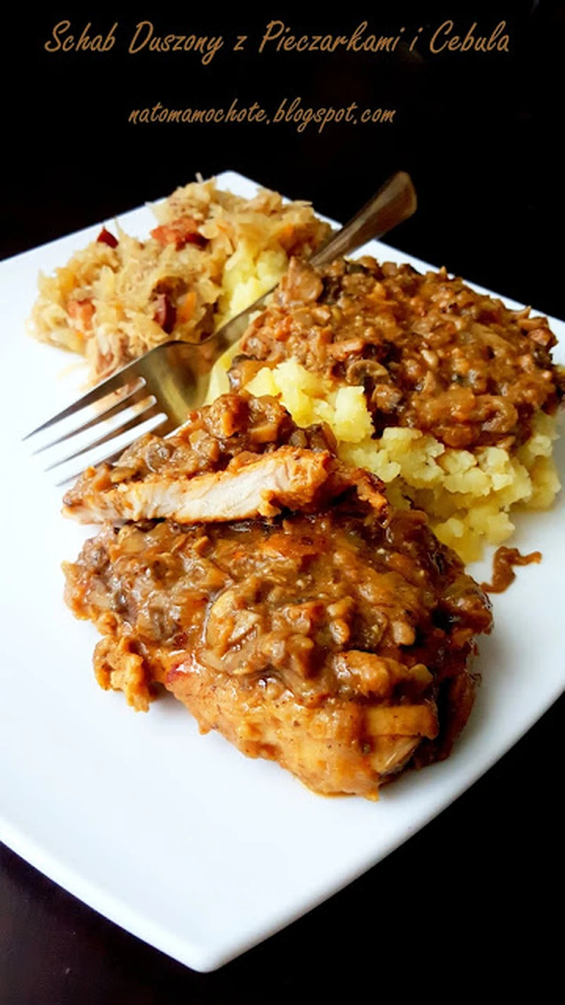 Schab duszony z Pieczarkami i Cebulą