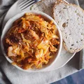 Mięsny bigos z grzybami