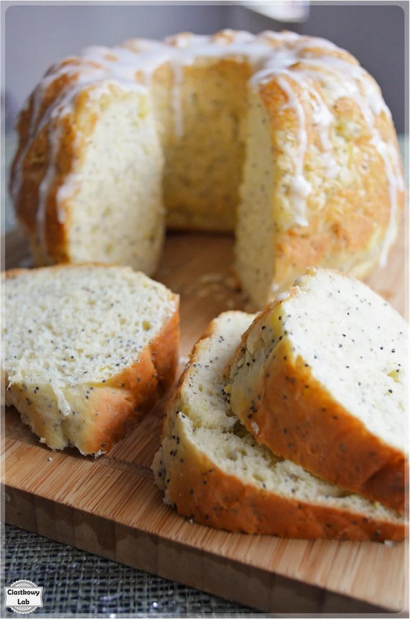 Babka drożdżowa z makiem o smaku cytryny