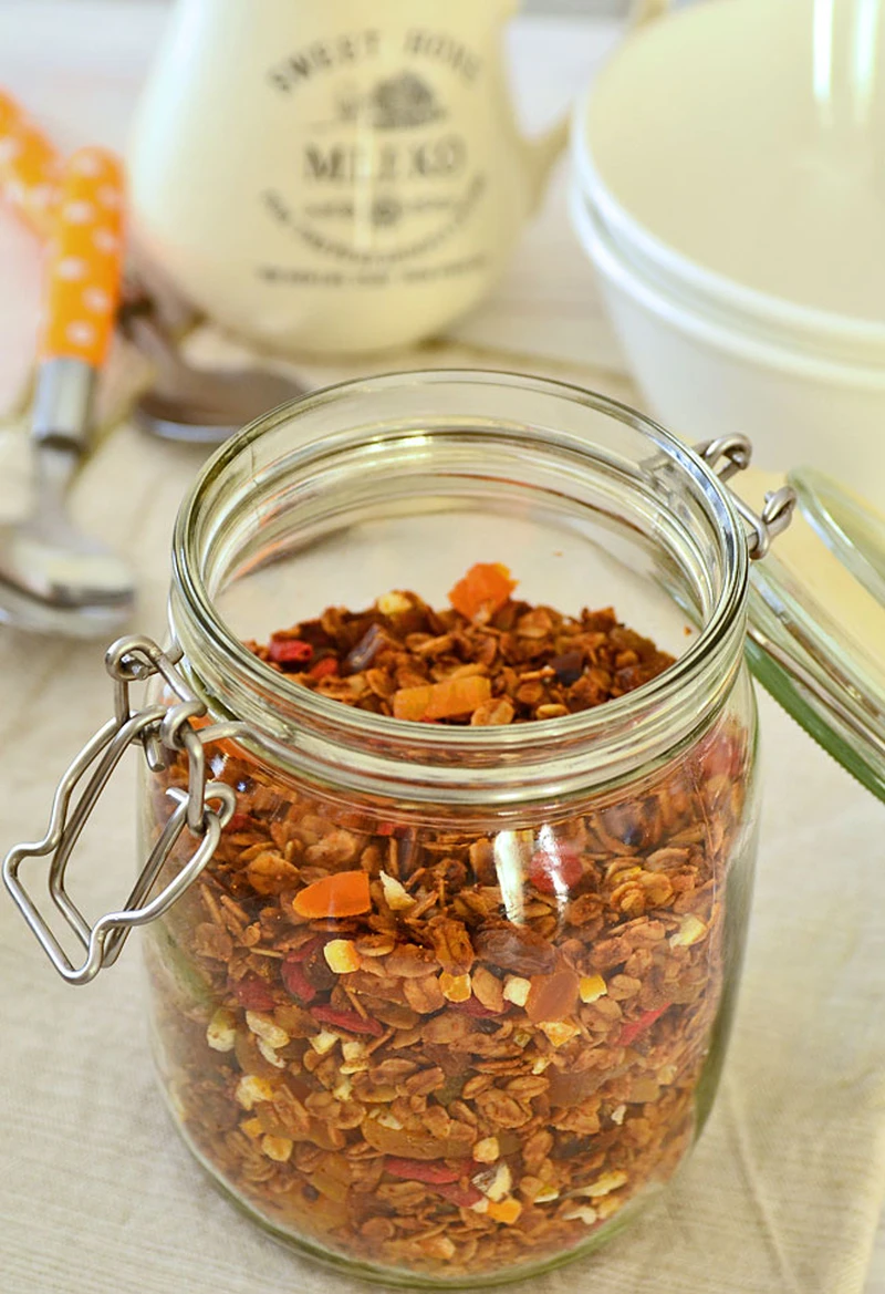 Granola z suszonymi owocami