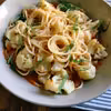 PIĄTEK: SPAGHETTI Z PIECZONYM KALAFIOREM W SOSIE POMIDOROWYM