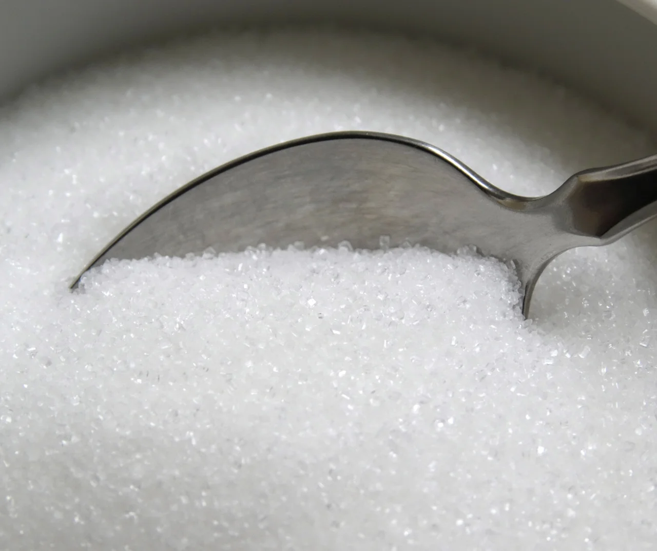 Deficyt cukru na sklepowych półkach! Czy są powody do obaw?