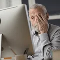 Senior stracił 50 tysięcy złotych! Perfidne oszustwo na "zdalny pulpit"!