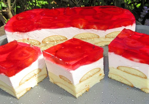 Przepyszne ciasto z truskawkami bez pieczenia , delikatne i kremowe+FILM