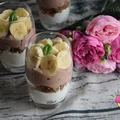 DESER Z KREMEM CZEKOLADOWYM, BANANEM I PIERNIKIEM