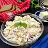 SAŁATKA Z RZODKIEWKAMI, JAJKIEM I SERKIEM WIEJSKIM (173 KCAL)