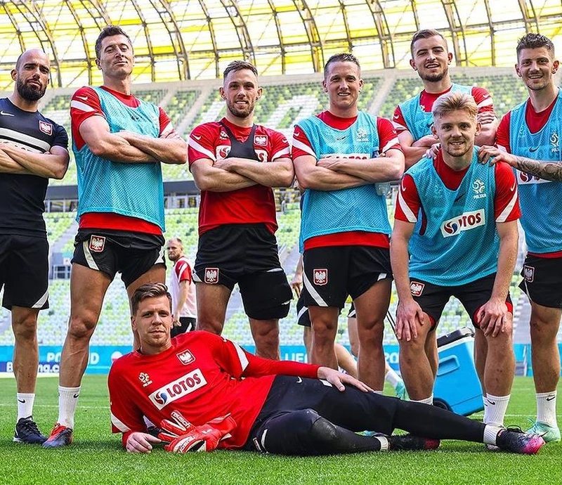 Fani krytykują biust Joanny Koroniewskiej. Aktorka odpowiada w świetnym stylu!