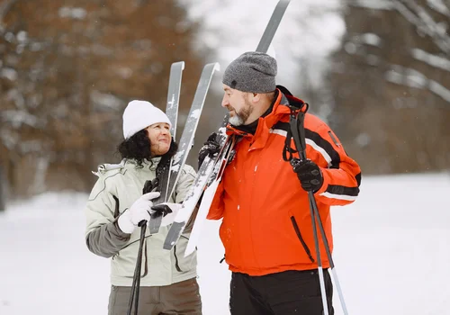 3500 zł dopłaty do ferii zimowych dla seniorów! Do wyboru są 2 opcje dofinansowania zimowego wypoczynku