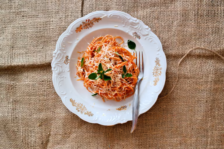Najprostsze spaghetti w sosie pomidorowym