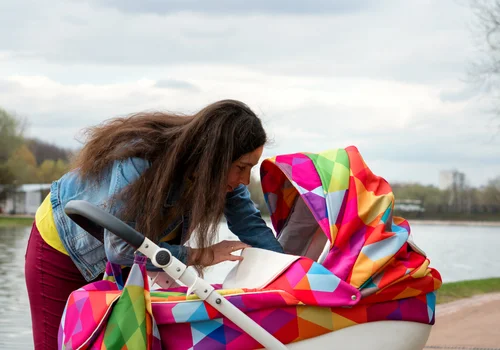 1100 zł miesięcznie zamiast 800 plus! Nowa kwota świadczenia dla tych rodziców i bez względu na dochody