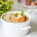 Zupa z wędzonym łososiem