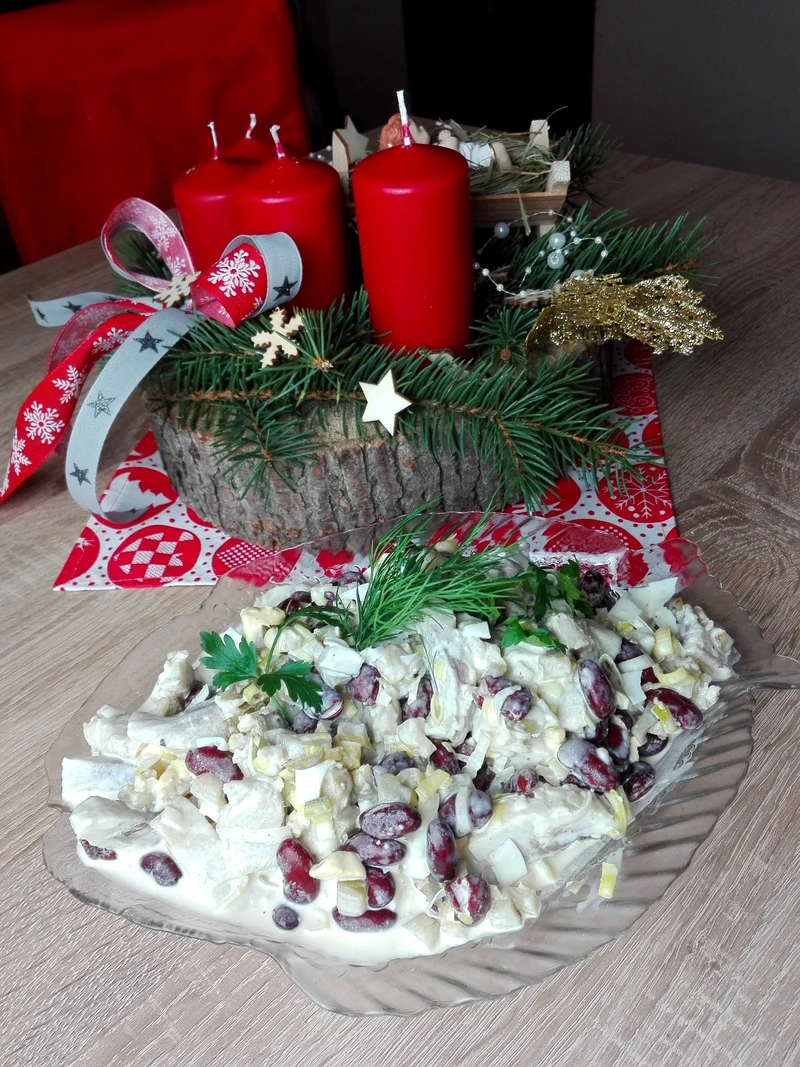 Sałatka śledziowa z czerwoną fasolą