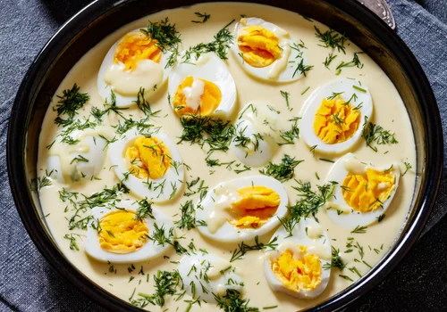 Zalej jajka tym sosem. Takie faszerowane smakują obłędnie!