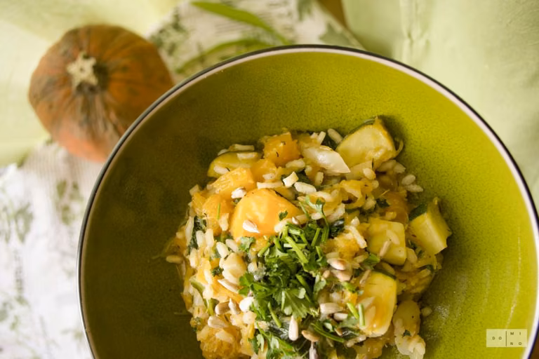 Wegetariańskie risotto z dynią, cukinią i jarmużem