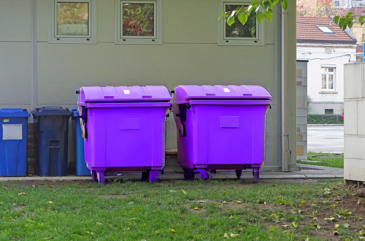 Wyrzucanie starych ubrań, pościeli i ręczników ma być łatwiejsze! Koniec z wożeniem worków do PSZOK-u