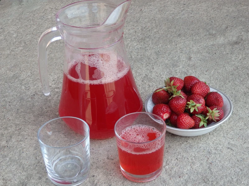 Kompot truskawkowo-rabarbarowy