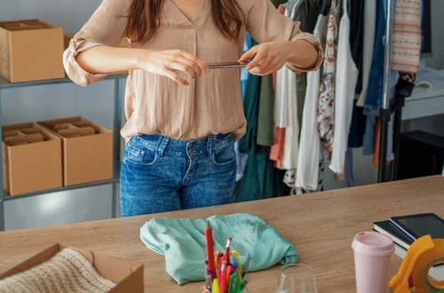 Do analizy trafiły właśnie dane 300 tys. osób! Sprzedaż ubrań i zabawek na popularnych platformach po lupą!