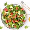 SZPINAKOWA SAŁATKA Z ŁOSOSIEM, AVOCADO I GRAPEFRUITEM