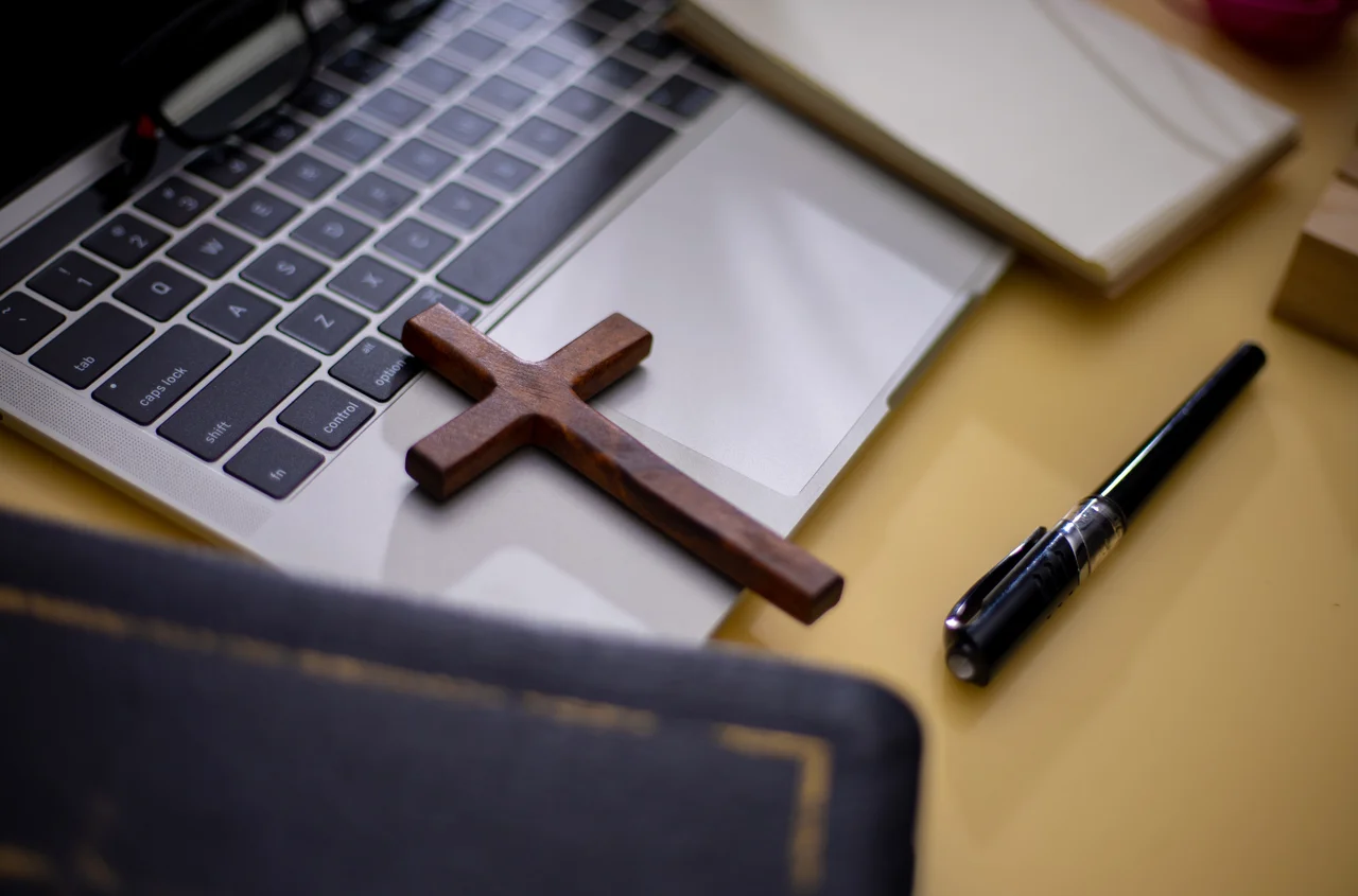 Ministerstwo Edukacji zmniejsza liczbę lekcji religii w szkołach! Parafie znalazły jednak na to sposób