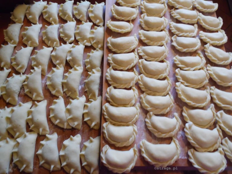 Jak zrobić idealne ciasto na pierogi. Ciasto parzone.