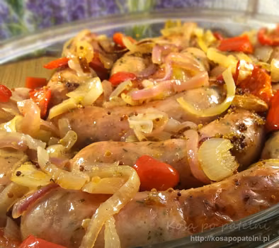 Biała kiełbasa pieczona w winie