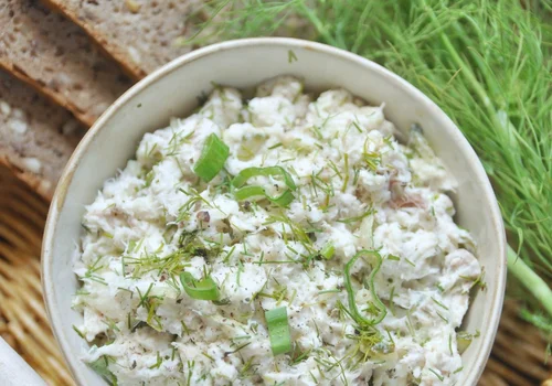 Pasta z wędzonej ryby i ogórka małosolnego