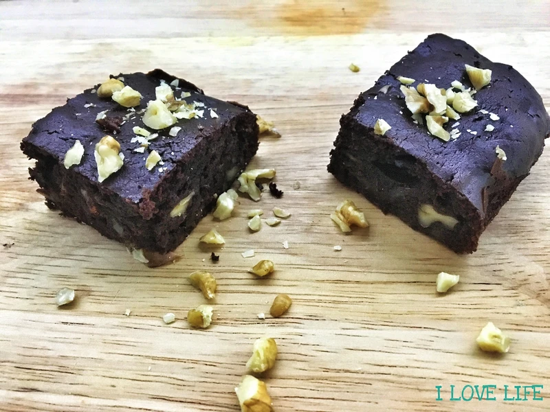 brownie z daktylami i orzechami bez cukru