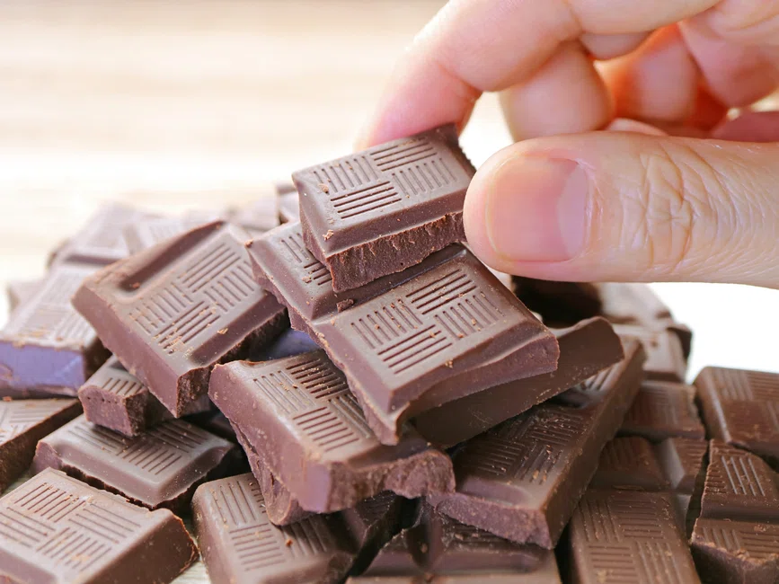 Co się stanie, jeśli codziennie będziesz jadła kostkę czekolady?