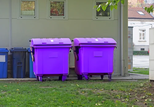 Wyrzucanie starych ubrań, pościeli i ręczników ma być łatwiejsze! Koniec z wożeniem worków do PSZOK-u