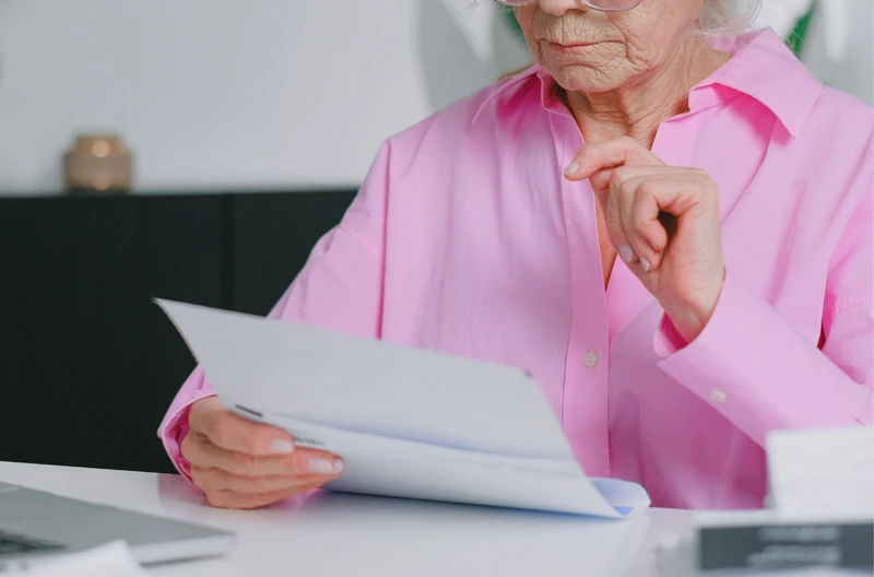 Uwaga seniorzy! Lada chwila minie ważny termin! Nie zapomnij przekazać tego dokumentu