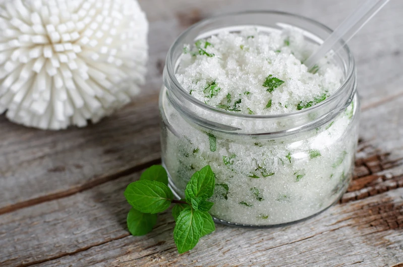 WYPRÓBUJ MIĘTOWY ORZEŹWIAJĄCY PEELING DO STÓP!
