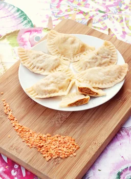 Pierogi z kiełbaską i soczewicą