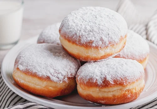 Kiedy wypada Tłusty Czwartek w 2026 roku? W tym roku zbiega się z innym świętem i to nie przypadek!