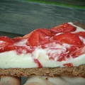 CZEKOLADOWA TARTA Z TRUSKAWKAMI