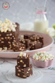 Kakaowy blok z piankami marshmallow