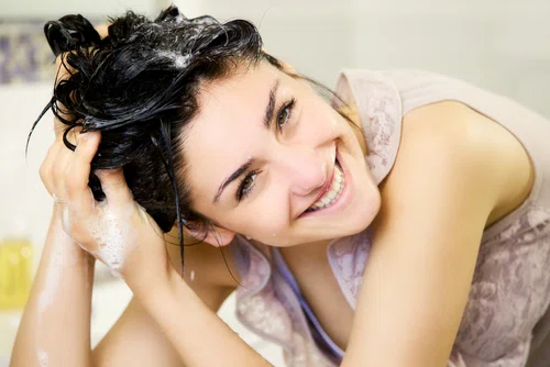 Wypróbuj domową maseczkę na przetłuszczające się włosy!