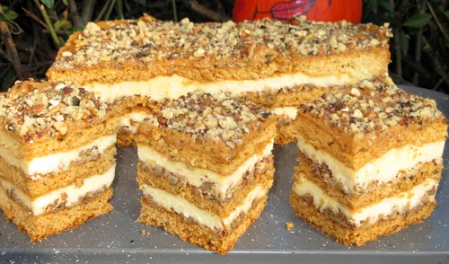 HIT 🔥 SERNIK -miodowy, z orzechami i kajmakiem HIT na święta i nie tylko