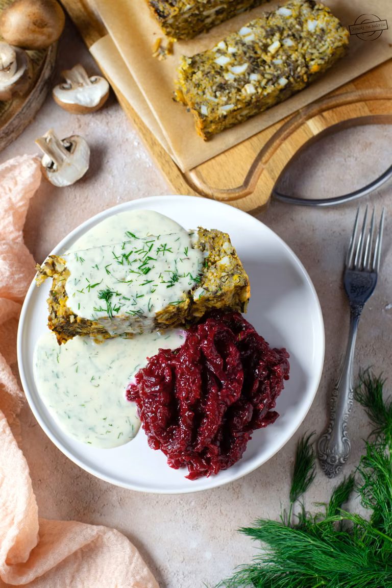 Pieczeń jajeczno-pieczarkowa z ryżem w sosie koperkowym